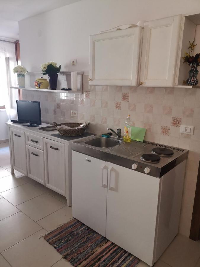 Apartment Martin - 10 Mt To The Beach Rovinj Extérieur photo