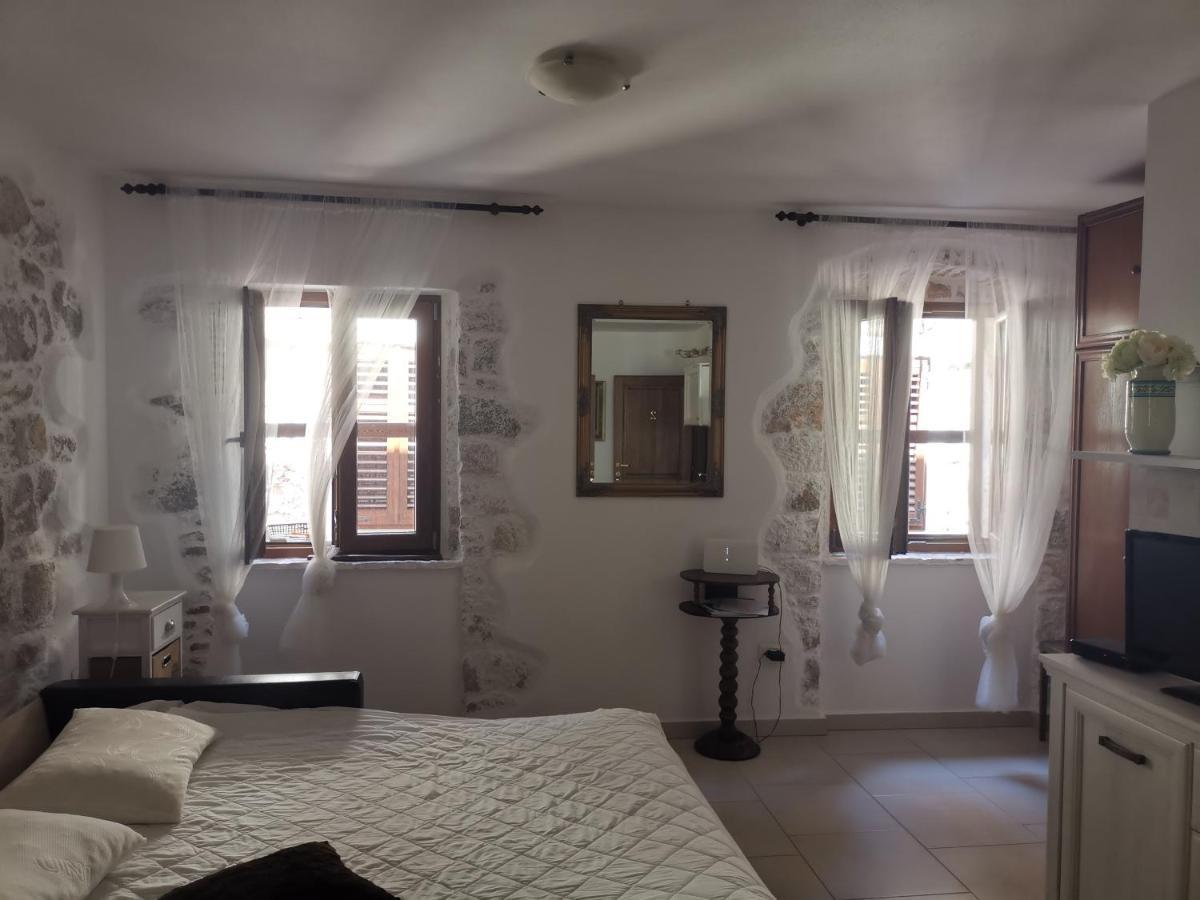 Apartment Martin - 10 Mt To The Beach Rovinj Extérieur photo