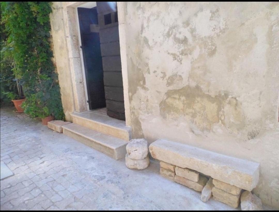 Apartment Martin - 10 Mt To The Beach Rovinj Extérieur photo